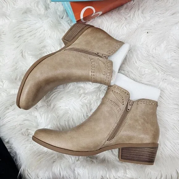 BareTraps Gerty Tan Bone Zip Ankle Boots Booties Heels Comfort Shoes Women’s 8.5