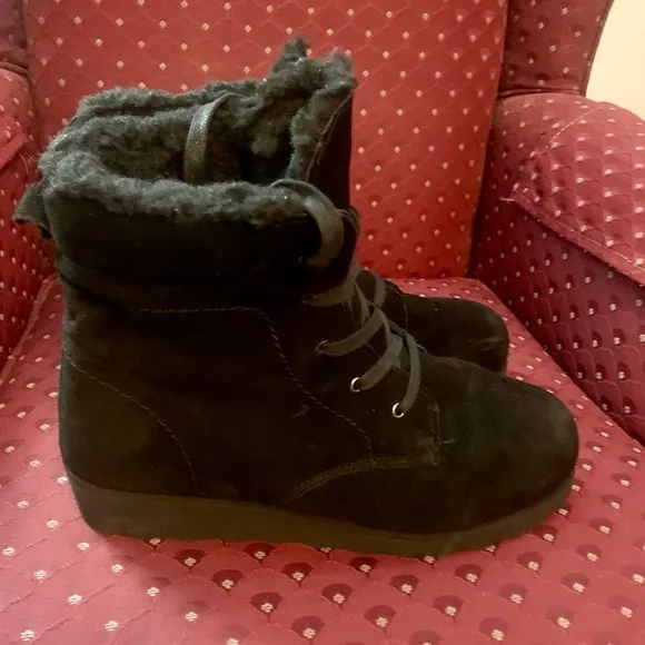 BearPaw Ariella Water Resistant Black Suede Boots Fur Lined Womens Size 11