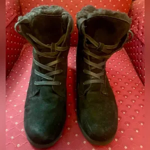 BearPaw Ariella Water Resistant Black Suede Boots Fur Lined Womens Size 11