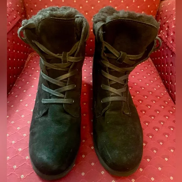 BearPaw Ariella Water Resistant Black Suede Boots Fur Lined Womens Size 11