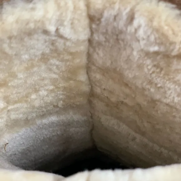 Bjorndal Carmel Colored Suede Sherpa Lined Boots UGG Style Size 8