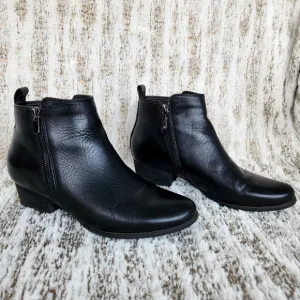 Blondo &quot;Lila&quot; Waterproof Black Leather Ankle Bootie Side Zip | Women's Size 8