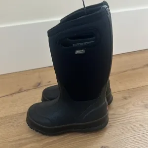 Bogs classic high kids us 11 black boots insulated