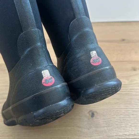 Bogs classic high kids us 11 black boots insulated