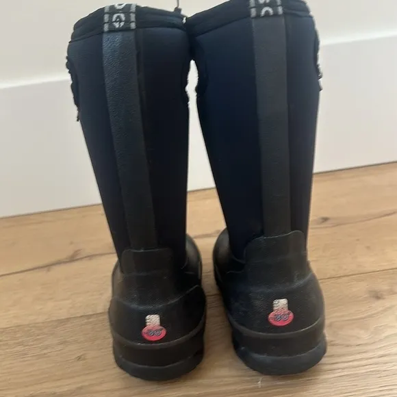 Bogs classic high kids us 11 black boots insulated