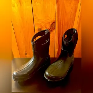 Bogs Classic Mid Boots - Women's Sz 10 Black Model 60156-01