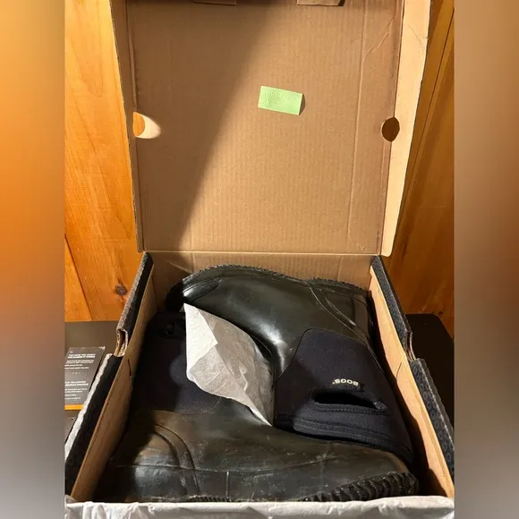 Bogs Classic Mid Boots - Women's Sz 10 Black Model 60156-01