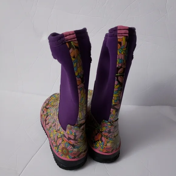 Bogs Classic Mumsie 71191-540  Size. US.6/ EU 39 Purple daisy waterproof floral
