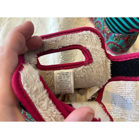 Bogs infants baby girls size 9 pansy stripe duck insulated winter boots