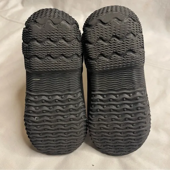 Bogs skull black red winter 🥶 rain boots