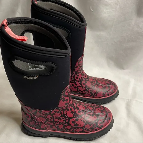 Bogs skull black red winter 🥶 rain boots