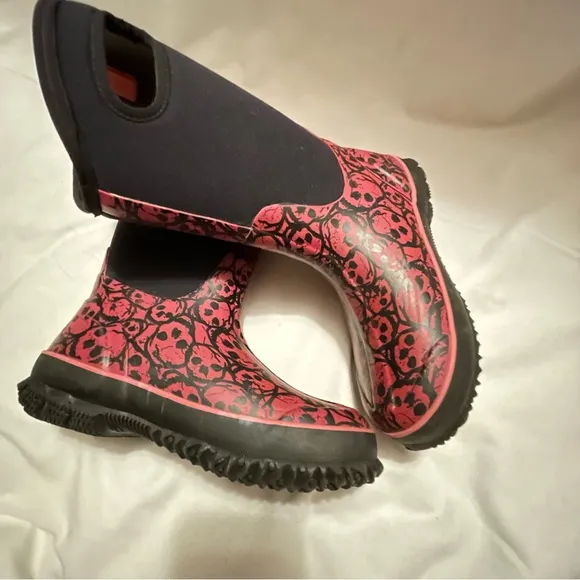 Bogs skull black red winter 🥶 rain boots