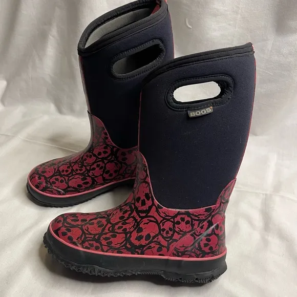 Bogs skull black red winter 🥶 rain boots