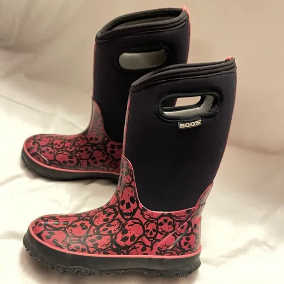 Bogs skull black red winter 🥶 rain boots