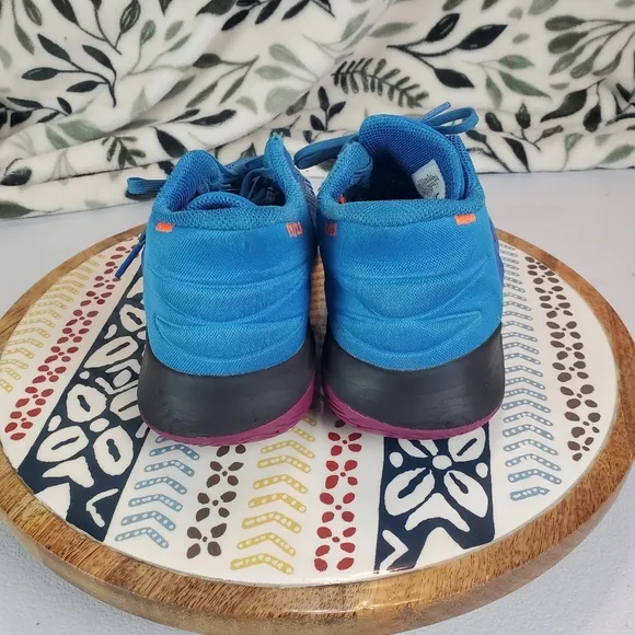 Boys Nike Kyrie Irving basketball shoes Size 6Y
