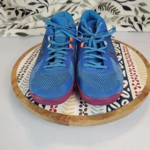Boys Nike Kyrie Irving basketball shoes Size 6Y