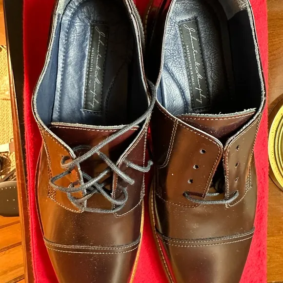 Brand new, burgundy Johnston &amp; Murphy signature leather made in Italy 🇮🇹. 8M