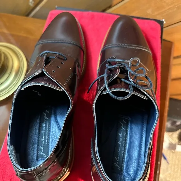 Brand new, burgundy Johnston &amp; Murphy signature leather made in Italy 🇮🇹. 8M