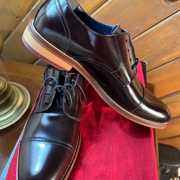 Brand new, burgundy Johnston &amp; Murphy signature leather made in Italy 🇮🇹. 8M