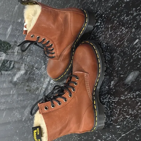 BRAND NEW DR MARTENS SERENA FAUX FUR LINED LEATHER WOMEN'S BOOTS