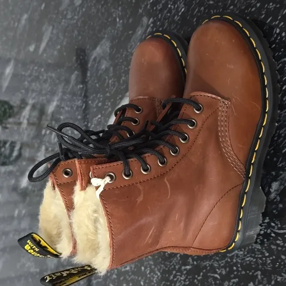 BRAND NEW DR MARTENS SERENA FAUX FUR LINED LEATHER WOMEN'S BOOTS