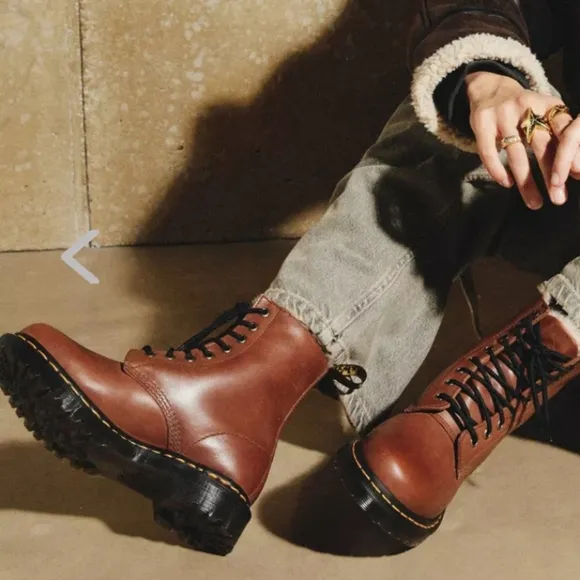 BRAND NEW DR MARTENS SERENA FAUX FUR LINED LEATHER WOMEN'S BOOTS