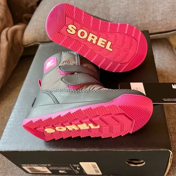 BRAND NEW Sorel Kids Gray and Pink toddler/infant boots size 6