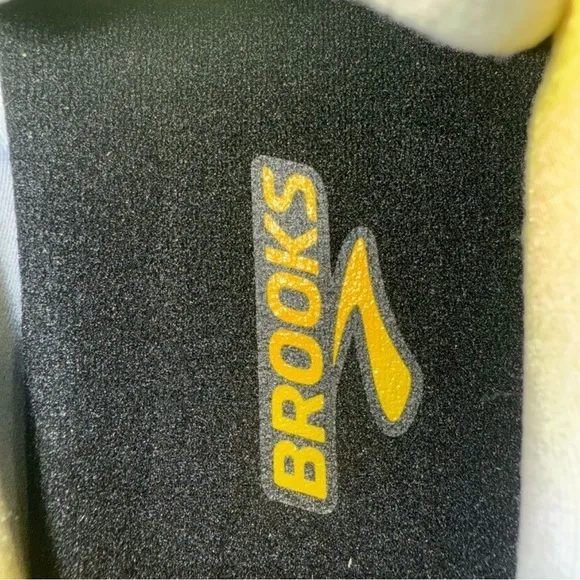 Brooks Adrenaline GTS 23 Men's Running Shoes Size 11 Cyber Yellow and Sand Grey