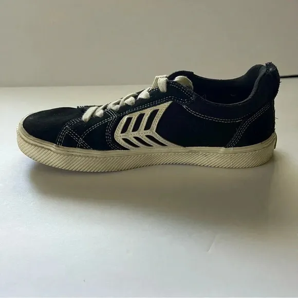 CARIUMA Catiba Pro Low Black White Skater Shoe Size 7.5 Men ( 9 Women)