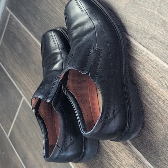 Clarks Unstructured Shoes Men’s 8W Comfort SlipOn Leather Black Loafers
