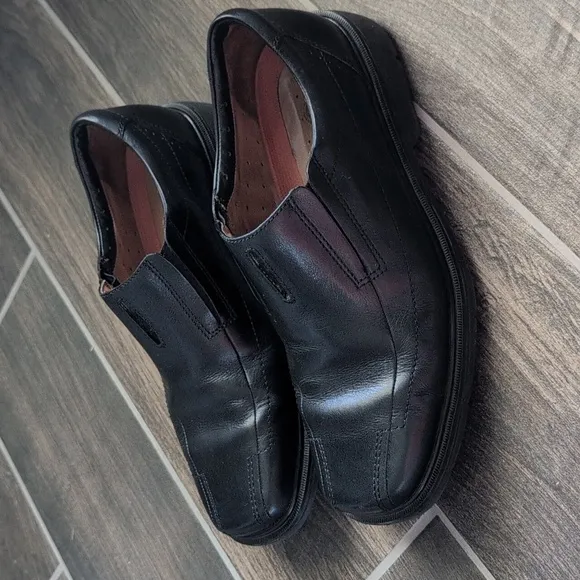 Clarks Unstructured Shoes Men’s 8W Comfort SlipOn Leather Black Loafers