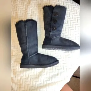CLEARANCE UGG Bailey Button Triplet II' Boot, sz 5.