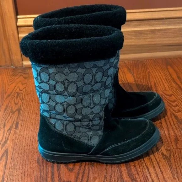 COACH - SHERMAN SUEDE SIGNATURE LOGO BLACK SMOKE WOMENS FLAT WINTER BOOTS