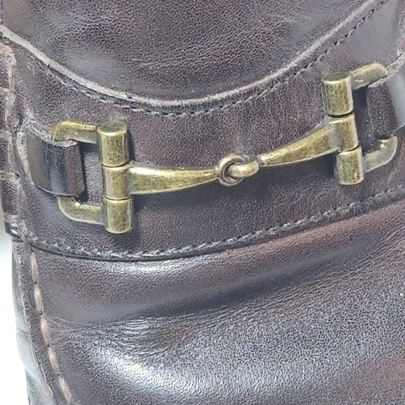 Cole Haan driving loafer in leather‎ uppers with brass horse bit detail Size 8