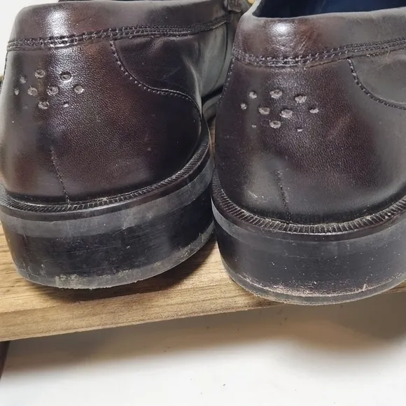 Cole Haan driving loafer in leather‎ uppers with brass horse bit detail Size 8