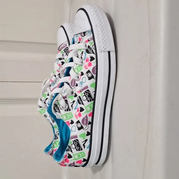 Converse Chuck Taylor All Star canvas lace-up tennis shoes sneakers - 6