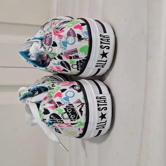 Converse Chuck Taylor All Star canvas lace-up tennis shoes sneakers - 6