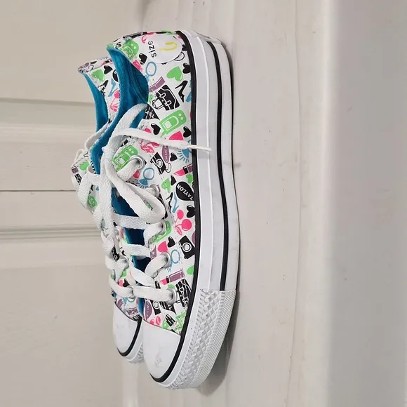 Converse Chuck Taylor All Star canvas lace-up tennis shoes sneakers - 6