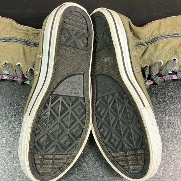 Converse Chuck Taylor All Star Knee/Calf Sneaker Shoes Kids / Youth size 4