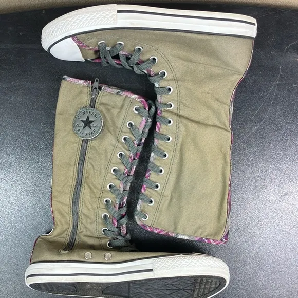 Converse Chuck Taylor All Star Knee/Calf Sneaker Shoes Kids / Youth size 4