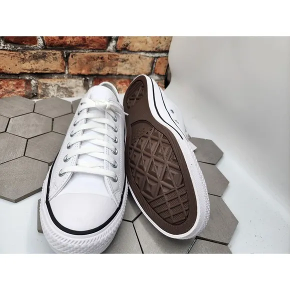 Converse Men's Sz 11 Chuck Taylor All Star LUXE LEATHER Low Premium White