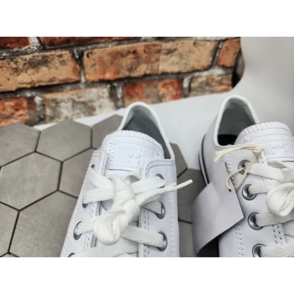Converse Men's Sz 11 Chuck Taylor All Star LUXE LEATHER Low Premium White