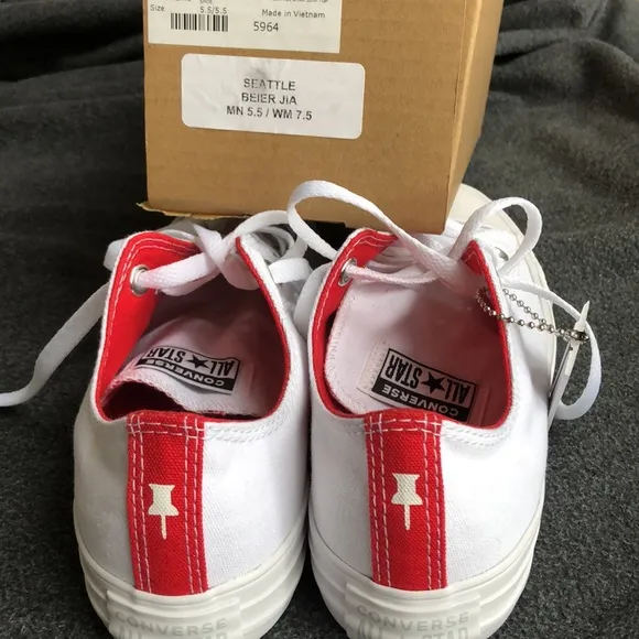 Converse Unisex Chunk Tylor All Star Shoes - White/Red Size Men 5.5/Women 7.5