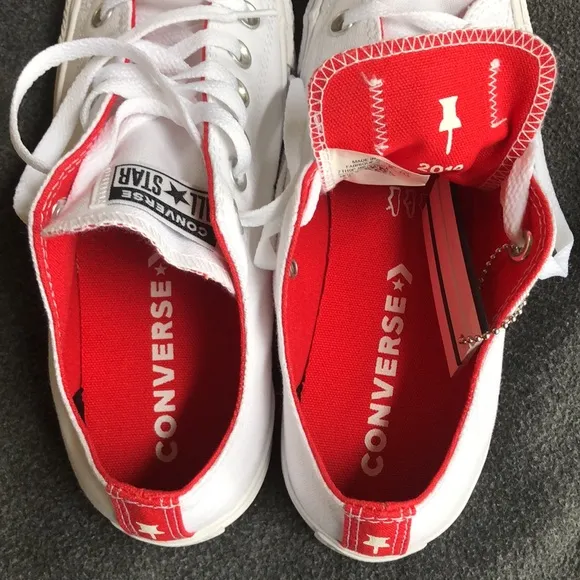 Converse Unisex Chunk Tylor All Star Shoes - White/Red Size Men 5.5/Women 7.5