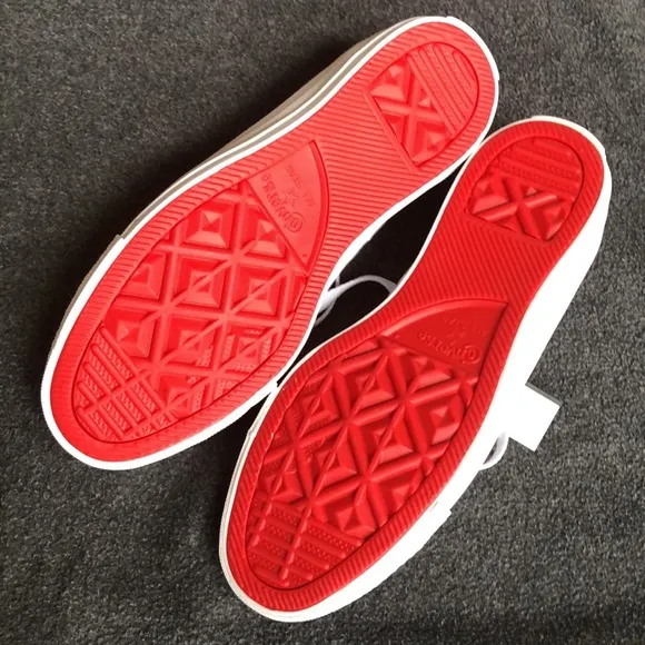 Converse Unisex Chunk Tylor All Star Shoes - White/Red Size Men 5.5/Women 7.5