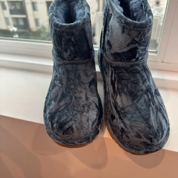 Cozy Girl Blue Velvet  Boots UGG