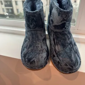 Cozy Girl Blue Velvet  Boots UGG