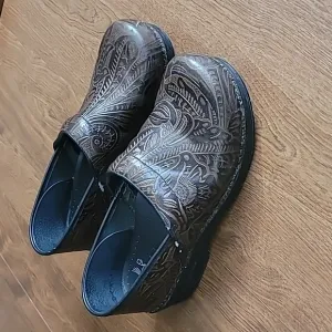 Dansko Women's Brown Clogs Size 41 Casual Comfort Quality Shoes