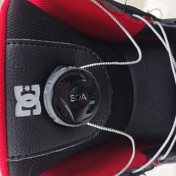 DC Scout 2023 Black Red Vegan Leather BOA Lace Up Built-In Lining Snowboard Boot