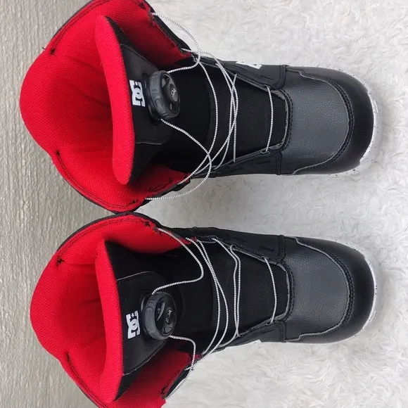 DC Scout 2023 Black Red Vegan Leather BOA Lace Up Built-In Lining Snowboard Boot